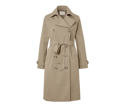 Ein beiger Trenchcoat mit Gürtel.