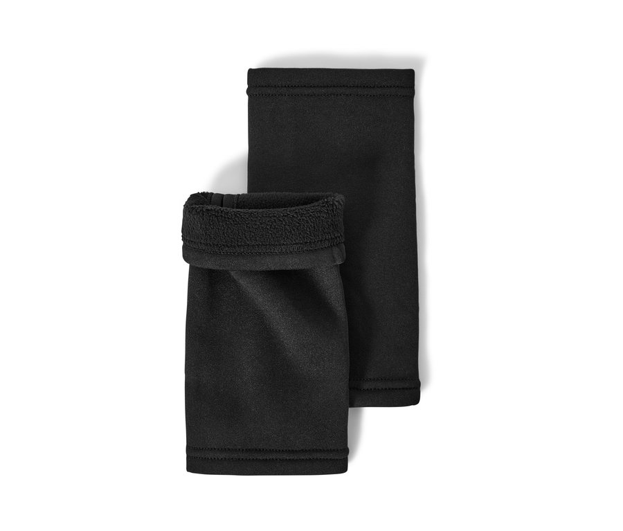 Zwei schwarze Handstulpen.