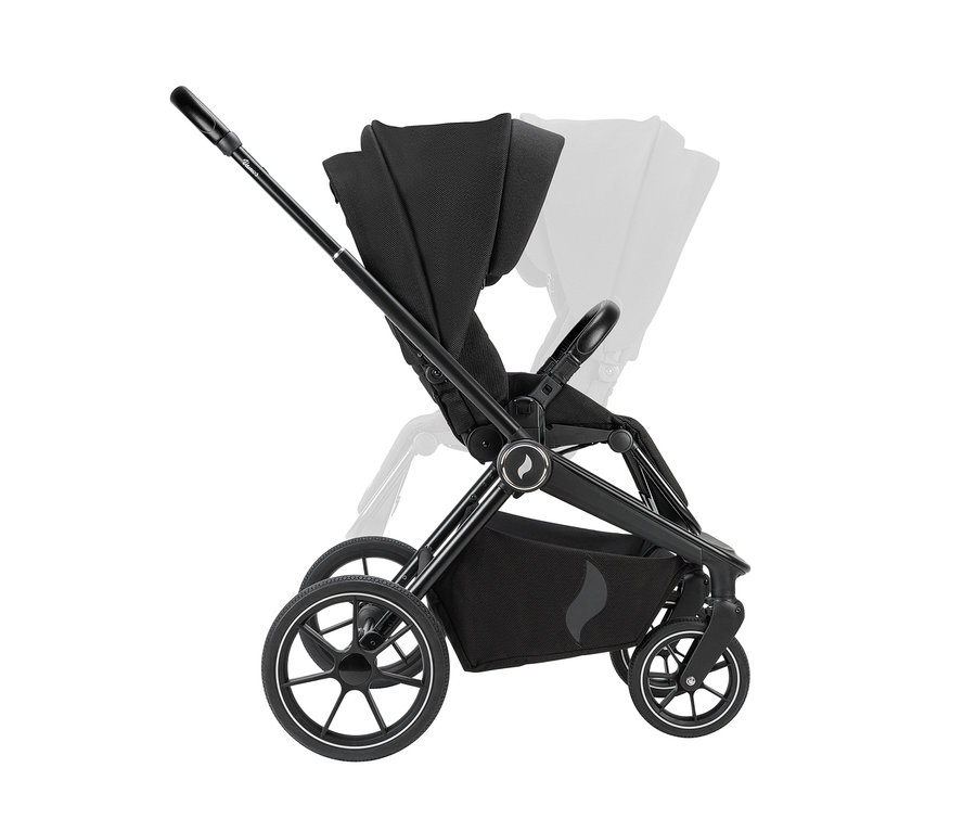 Nahaufnahme eines schwarzen Osann Kombi-Kinderwagen »Vamos«.
