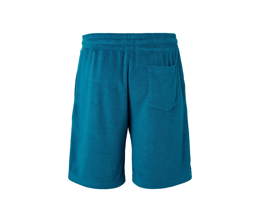 Detailansicht der Rückseite von petrolfarbenen Frottee-Shorts.