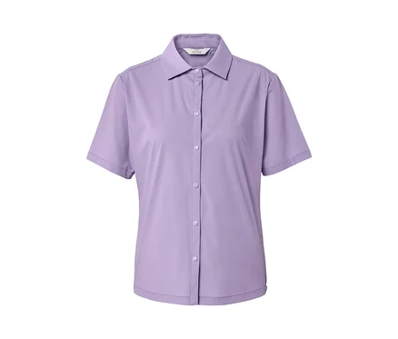 Lila Outdoorbluse mit kurzen Ärmeln und Knöpfen.