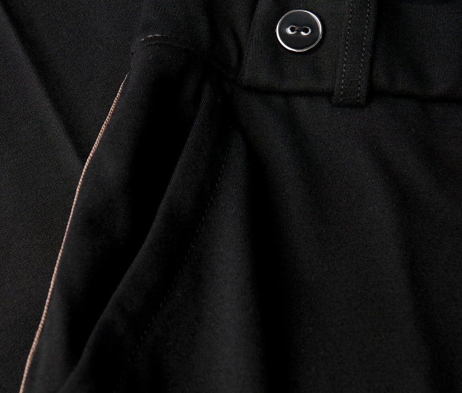 Detailansicht einer schwarzen Street One Straight Leg Hose mit Gallon.