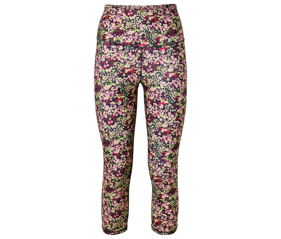 Nahaufnahme einer blumengemusterten Leggings vor einem weißen Hintergrund.