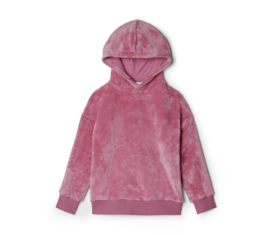 Rosa Plüsch-Kapuzenpullover mit Kapuze, langen Ärmeln sowie gerippten Bündchen und Saum, auf weißem Hintergrund.