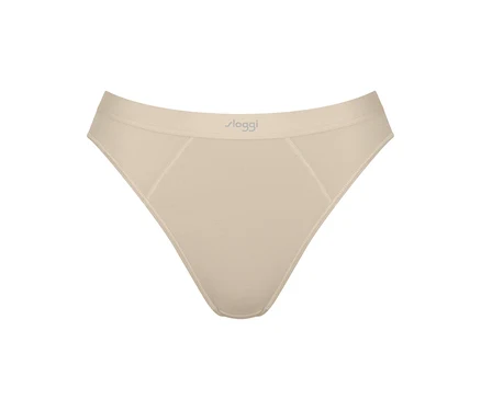 Beiger sloggi Ever Ease Tai-Slip auf weißem Hintergrund.