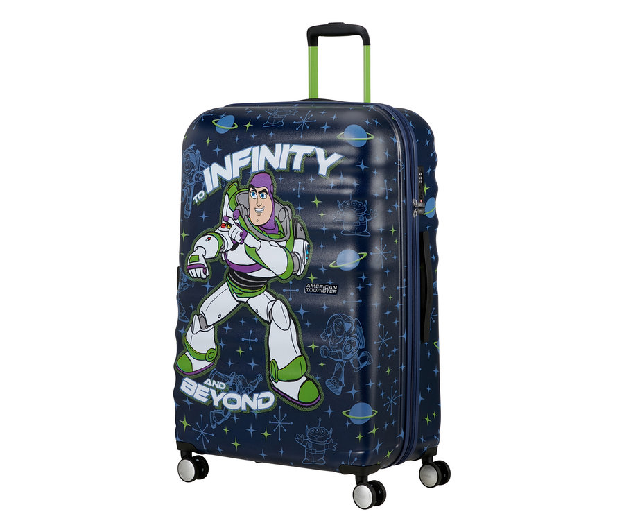 Dunkelblauer Koffer mit Buzz Lightyear, Sternen und Planeten, dazu der Schriftzug "TO INFINITY AND BEYOND". Grüner Griff.