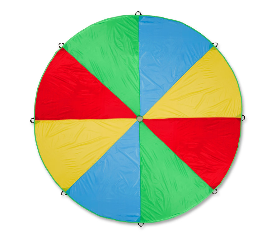 Detailansicht von oben auf ein extragroßes Schwungtuch mit farbigen Segmenten (rot, grün, blau, gelb).