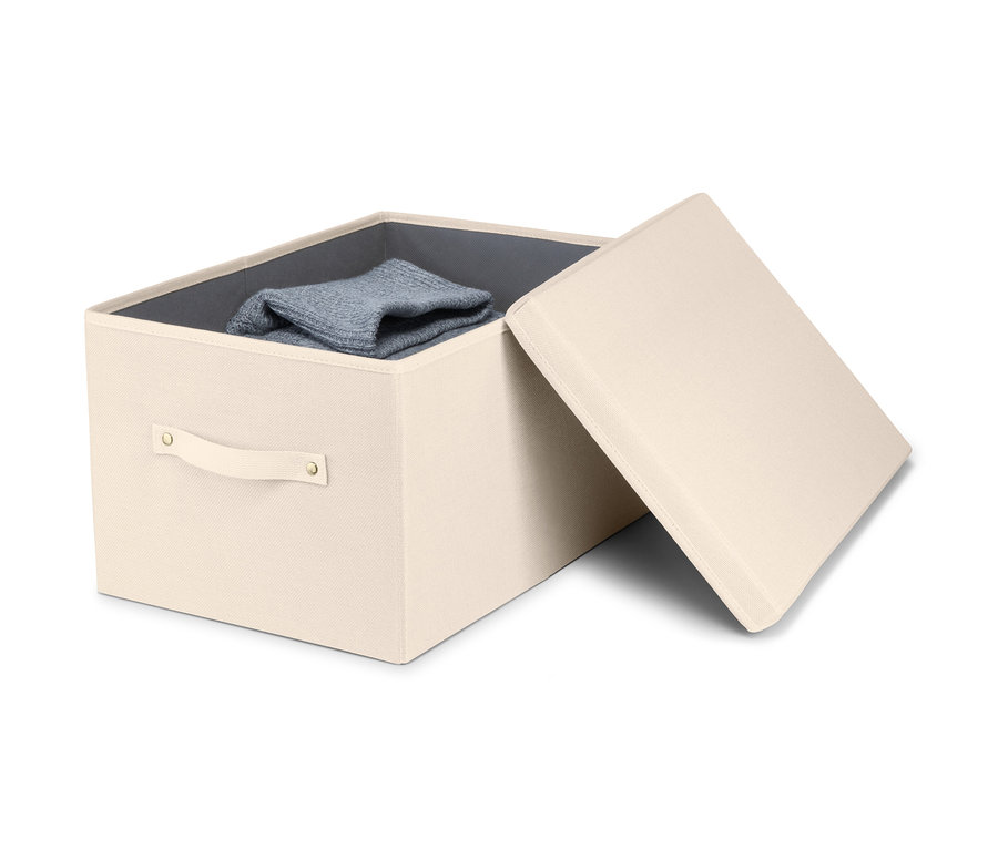 Geöffnete Ordnungsbox mit Deckel und Pullover darin.