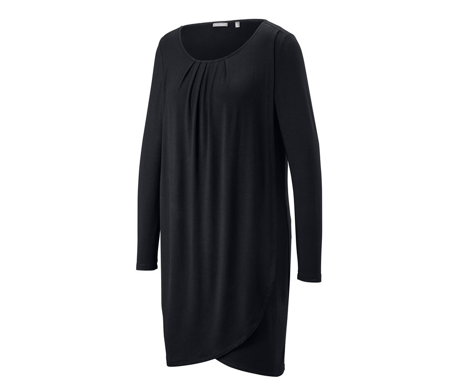 Schwarzes Kleid mit langen Ärmeln.