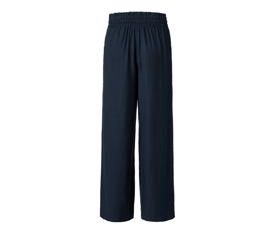 Eine marineblaue Culotte.