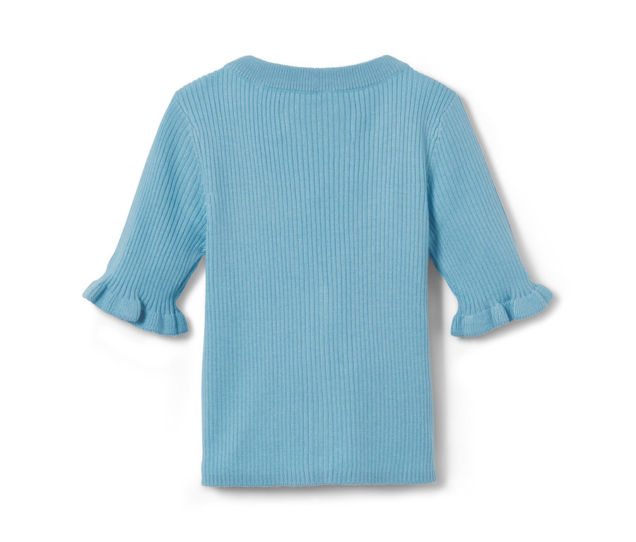 Hellblaue Strickjacke mit Dreiviertelärmeln und Rüschen.
