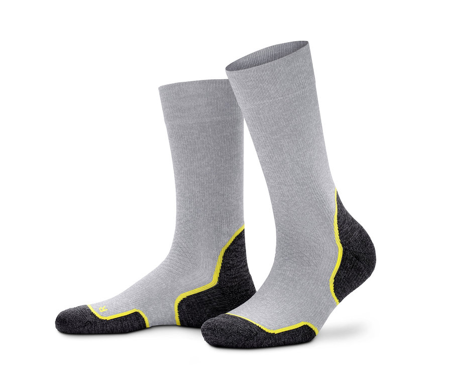 Zwei Paar graue Kompressions-Laufsocken.