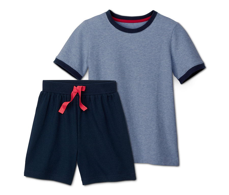 Ein blaues Shorty-Pyjama mit kurzen Ärmeln und marineblauen Shorts.