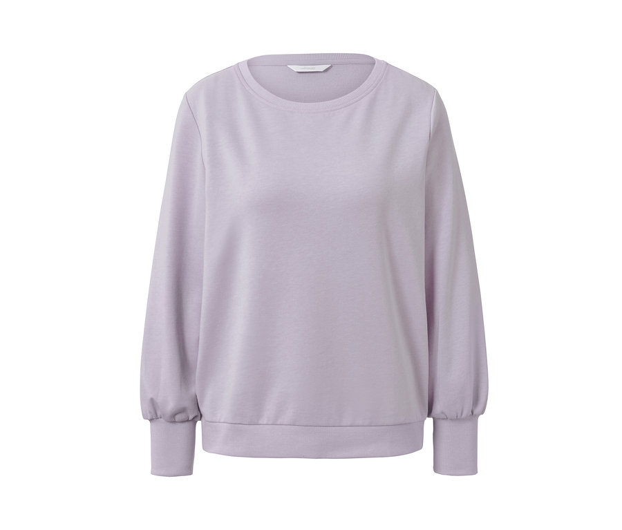 Ein helllila Loungewear-Sweater mit langen Ärmeln.