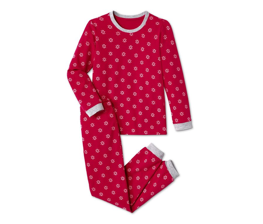 Roter Pyjama mit langen Ärmeln und Hosen mit weißem Schneeflockenmuster.