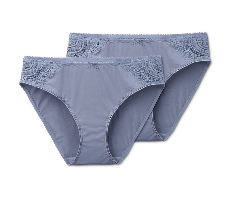 Zwei fliederblaue Slips.