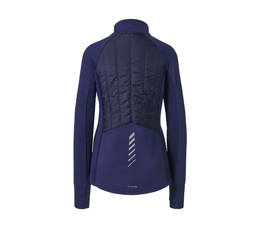 Detailansicht einer dunkelblau-violetten Thermojacke.