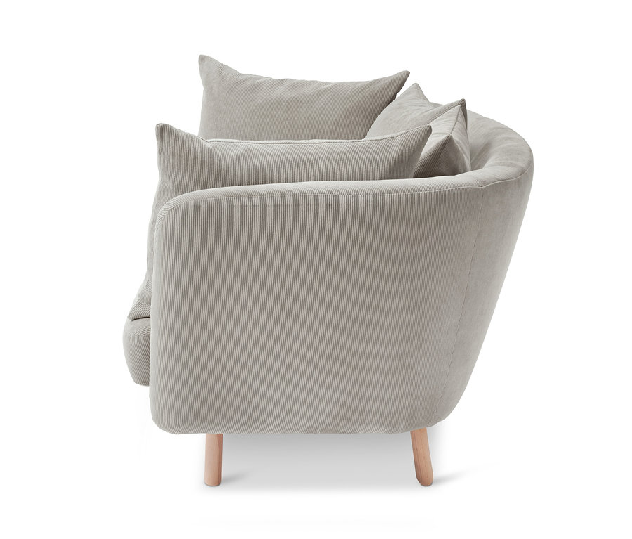 Beiges SCAPA 2,5-Sitzer-Cordsofa mit zwei Kissen.