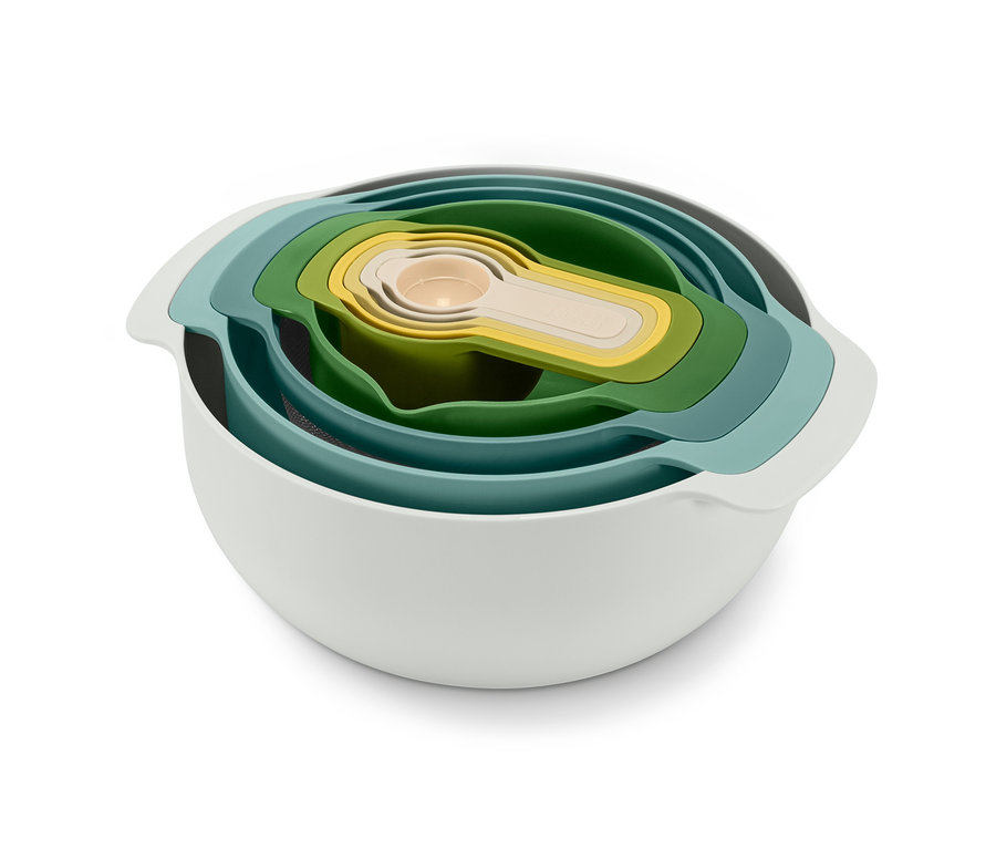 Ein »Editions Nest™ 9 Plus« Rührschüssel-Set von Joseph Joseph, ineinander gestapelt.