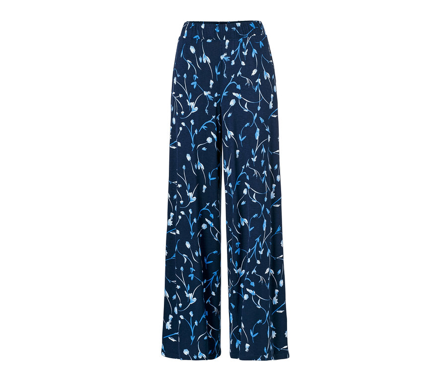 Eine Palazzohose mit blauem Grundmuster und einem Blumenmuster in Weiß und Blau.