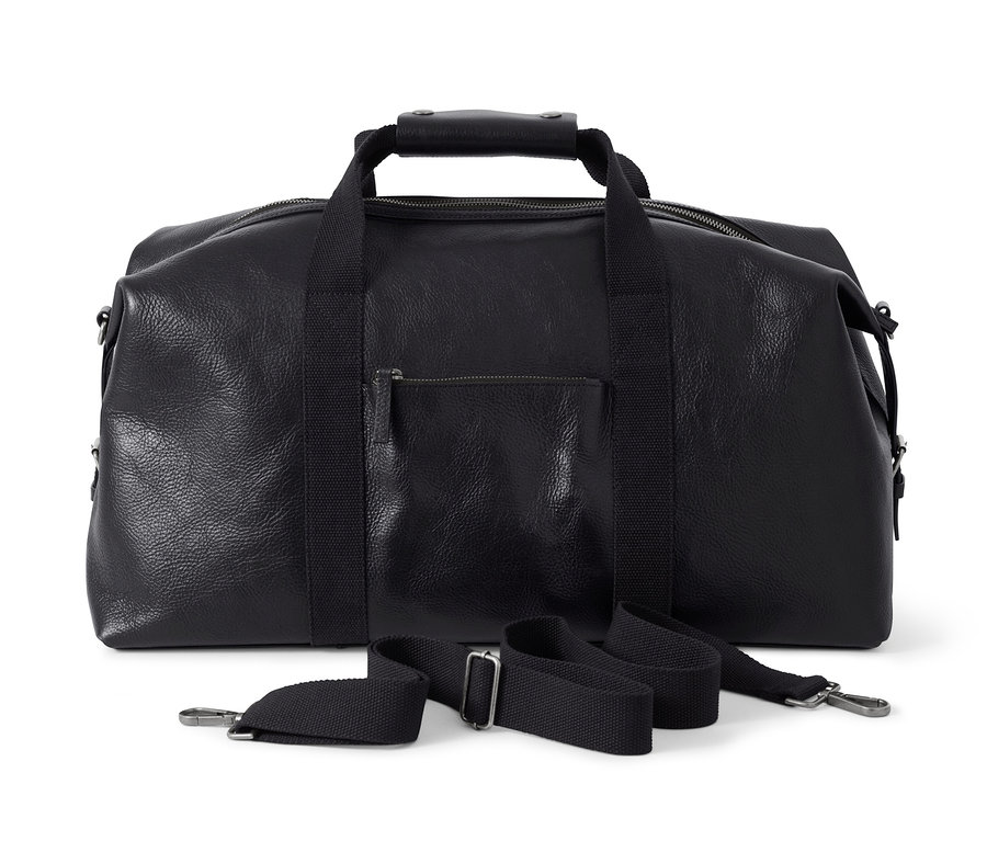 Schwarzer Leder-Weekender mit Reißverschluss und Riemen.