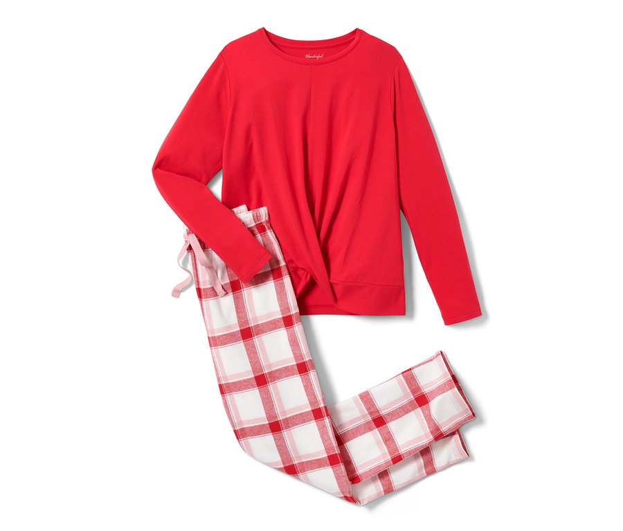 Ein roter Kinder-Flanellpyjama mit karierter Hose.