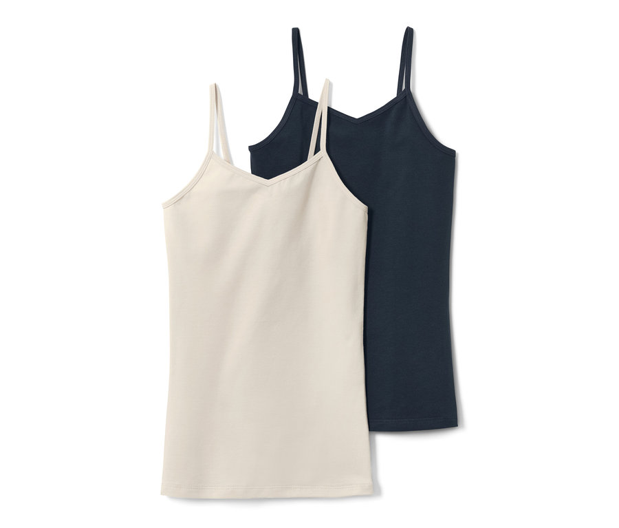 Zwei Unterhemden, eins beige, eins dunkelblau.