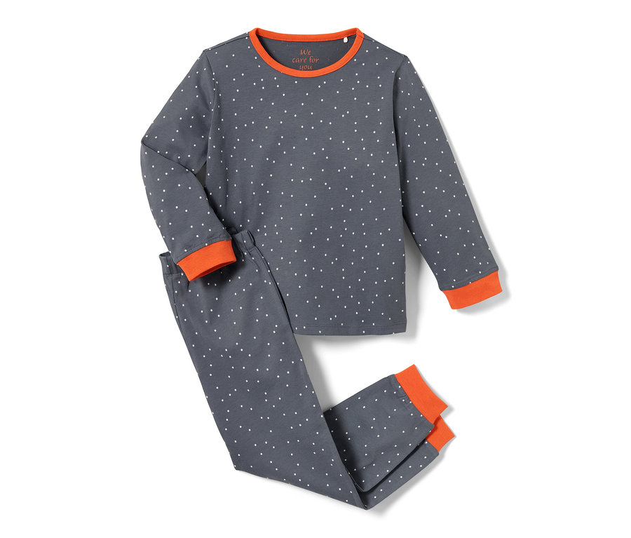 Grauer Kleinkinder-Pyjama mit weißen Punkten und orangefarbenen Bündchen, bestehend aus Oberteil und Hose.