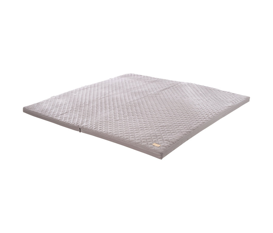 Eine hellgraue, zusammenklappbare roba Spiel- und Krabbelmatratze mit gestepptem Muster.