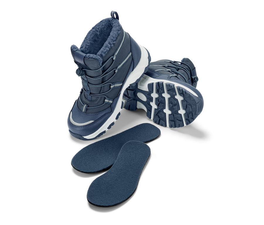 Blaue Kinder-Thermostiefel und Einlegesohlen.
