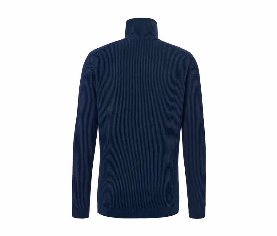 Detailansicht der Rückseite einer marineblauen Strickjacke.