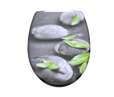 Duroplast WC-Sitz Stone mit Motiv aus grauen Steinen und grünen Blättern.