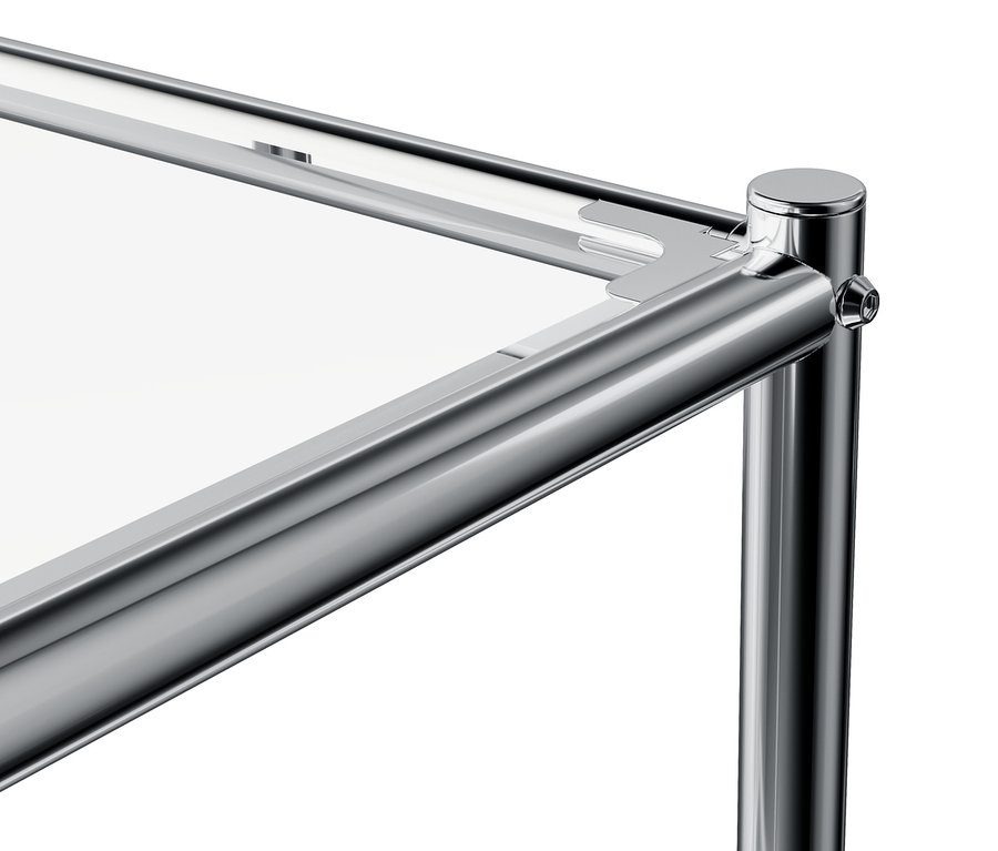 Detailaufnahme eines verchromten Metallrahmens mit einer weißen Platte.