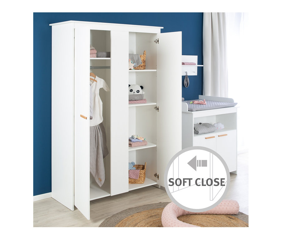 Weißer roba »Anton« 2,5-türiger Kleiderschrank und Kinderzimmerset mit Bett und Wickelkommode.