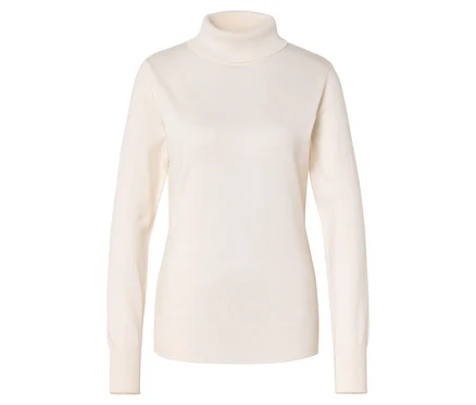 Ein cremefarbener Rollkragenpullover mit langen Ärmeln liegt vor einem weißen Hintergrund.