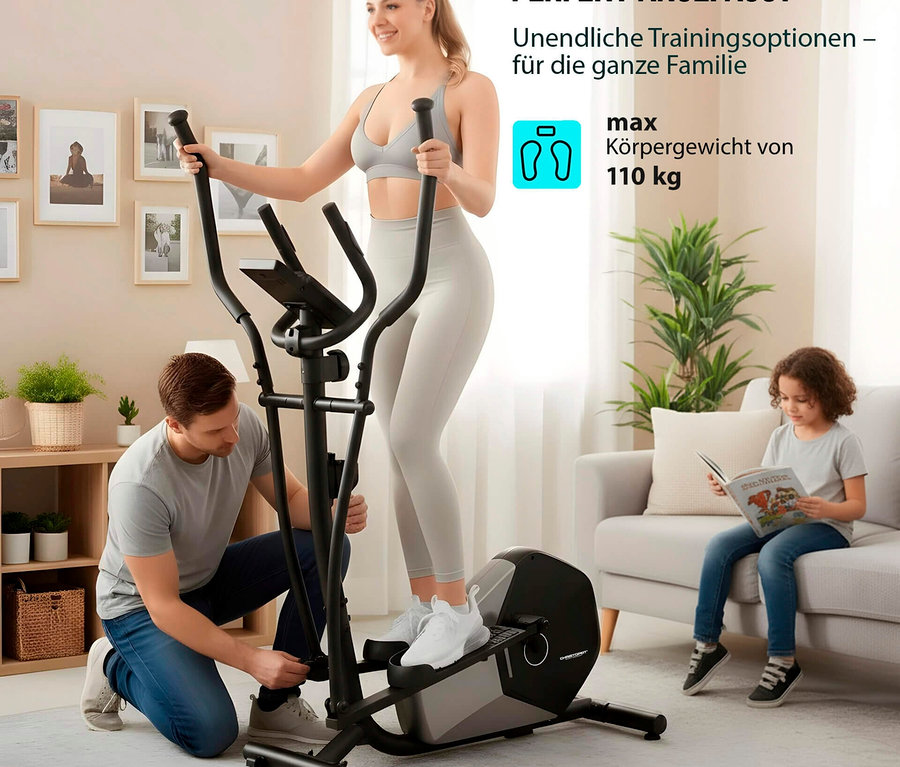 Frau trainiert auf Christopeit Crosstrainer »CT 5«, während Mann ihn einstellt und Kind auf Couch Buch liest.