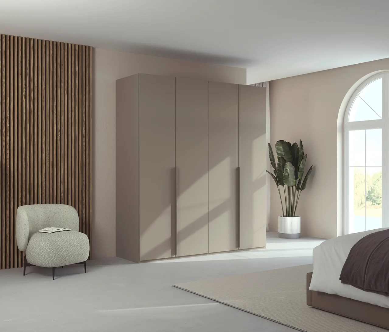 Schlafzimmer mit beigem Schrank, Sessel mit Buch, Zimmerpflanze und Bett neben einem Fenster.