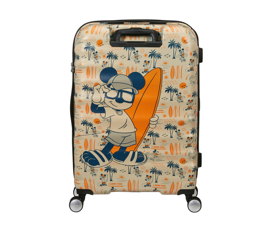 Beiger Koffer mit einem Muster von surfendem Mickey Mouse. Ein großer Mickey Mouse mit Kappe und Sonnenbrille hält ein orangefarbenes Surfbrett, umgeben von kleineren surfenden Mickeys, Palmen, Sonnen und Wellen.