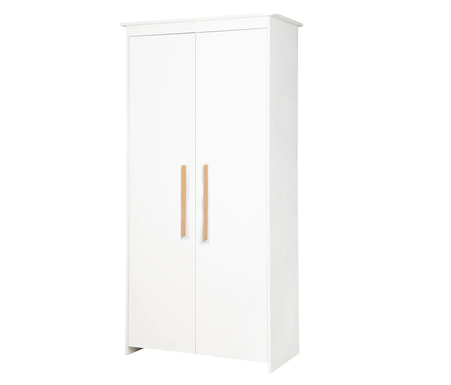 Weißer Kleiderschrank mit zwei Türen und vertikalen Holzgriffen.