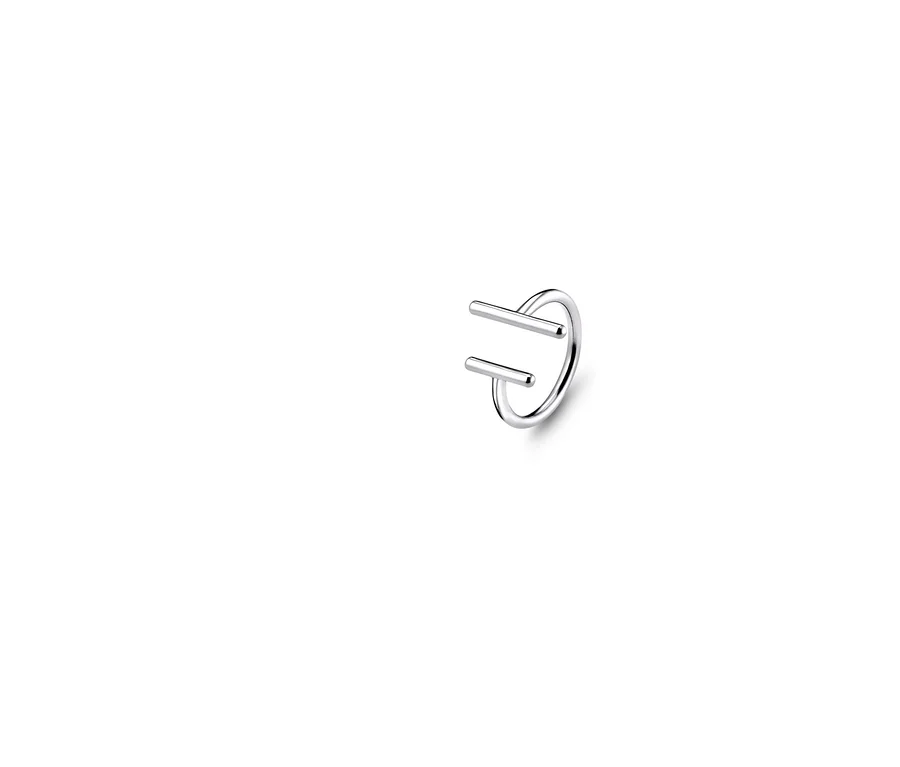 Detailansicht eines Silberrings »Pure Collection«.