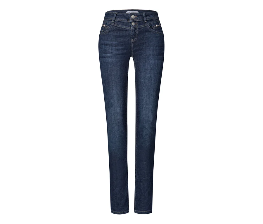 Dunkelblaue Street One Jeans mit sichtbarem Bund und Knöpfen.