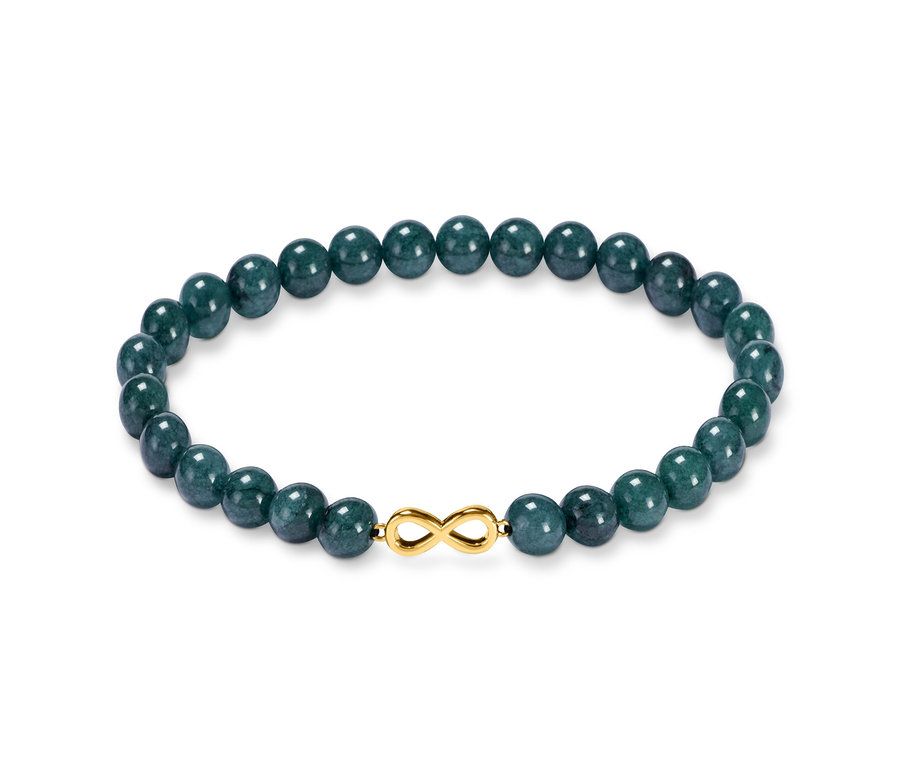 Jade-Armband mit goldfarbener Verzierung.