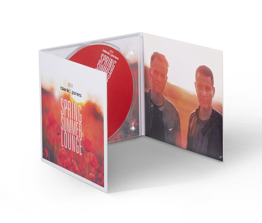 Geöffnete CD »Best of Blank &amp; Jones: Spring Summer Lounge« mit roter Disc.