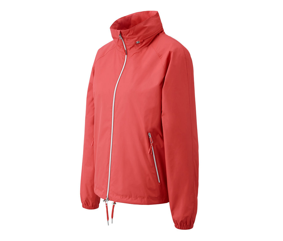 Detailansicht der Packable-Lightweight-Regenjacke in Koralle mit Kordelzug und weissem Reissverschluss.