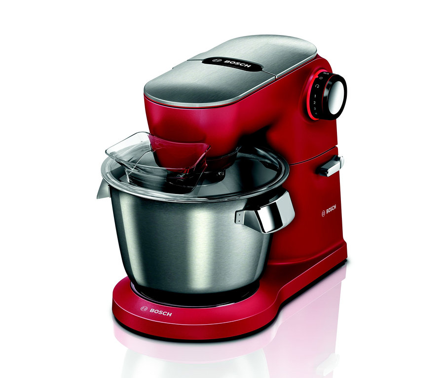 Rote Bosch OptiMUM Küchenmaschine mit Edelstahlschüssel.
