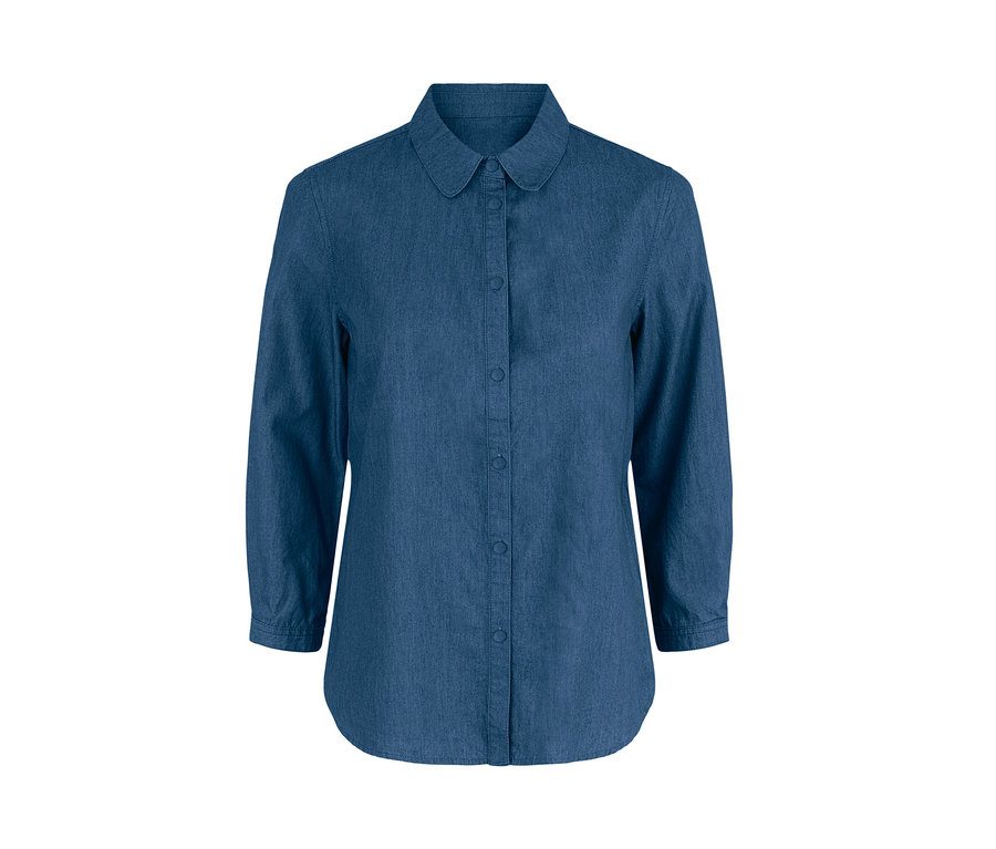 Eine blaue Jeans-Hemdbluse mit Kragen und Knöpfen.