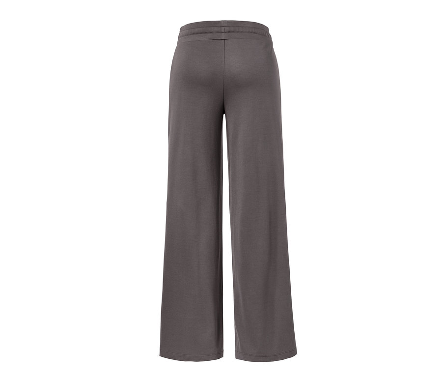 Detailansicht der Rückseite einer Loungewear-Hose im Marlene-Stil.
