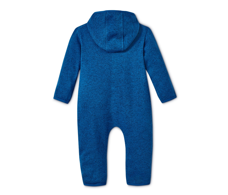Blauer Strickfleece-Einteiler mit Kapuze aus recyceltem Material, Rückansicht.