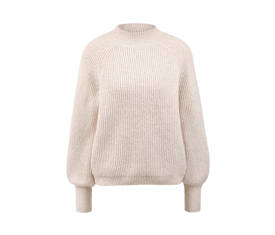 Cremefarbener melierter Strickpullover.
