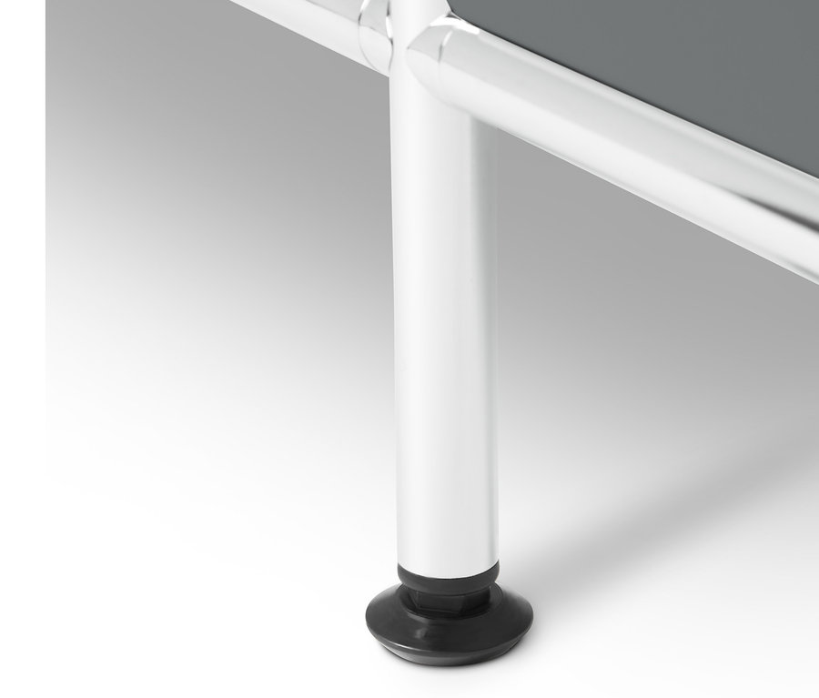 Detailansicht eines grauen Lowboards Metall »CN3« mit Klappenfächern.